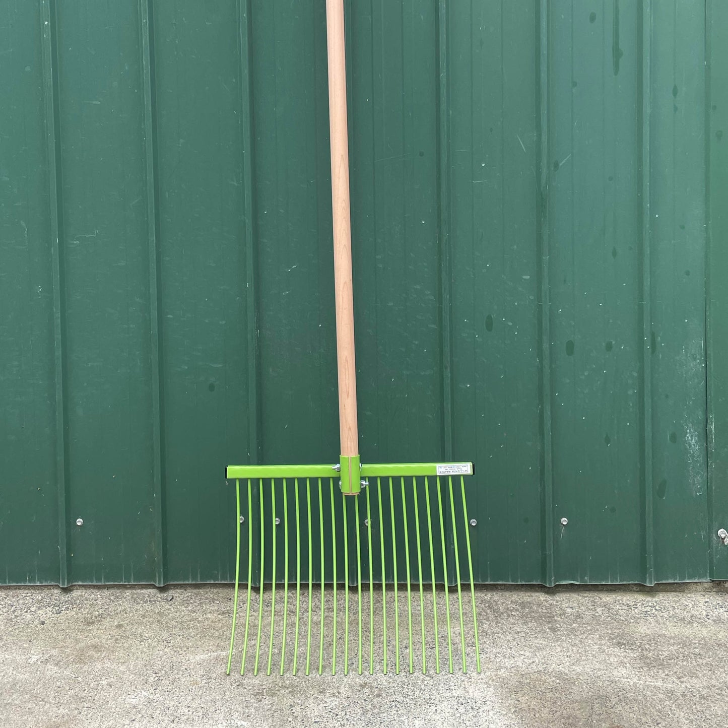 Millenia Classic Stable Rake