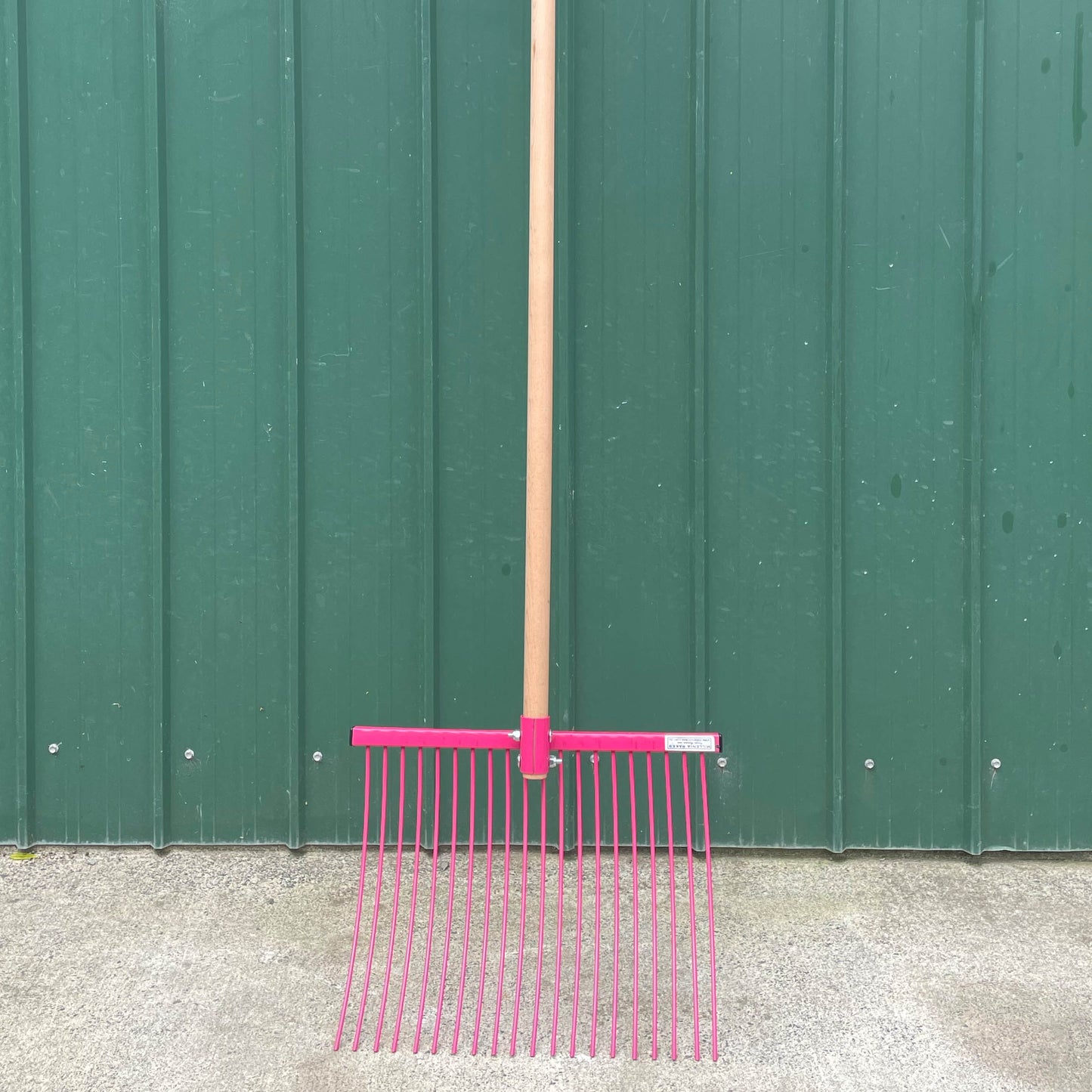 Millenia Classic Stable Rake